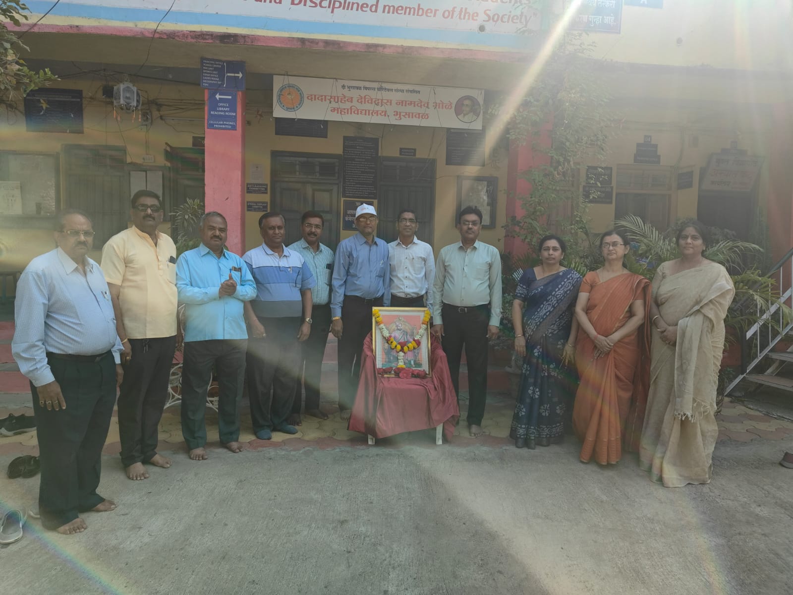 भोळे महाविद्यालयात छत्रपती शिवाजी महाराज जयंती निमित्त अभिवादन