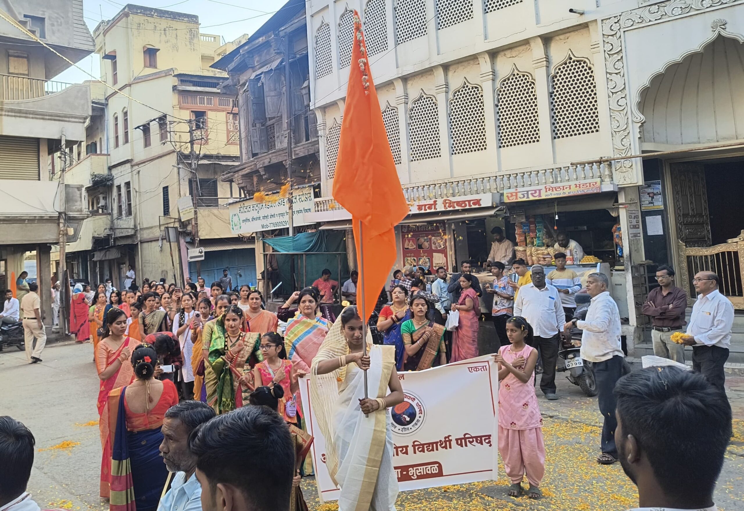 महिलांच्या शक्तीचा उत्सव, अखिल भारतीय विद्यार्थी परिषद शाखेने आयोजित केली मशाल यात्रा