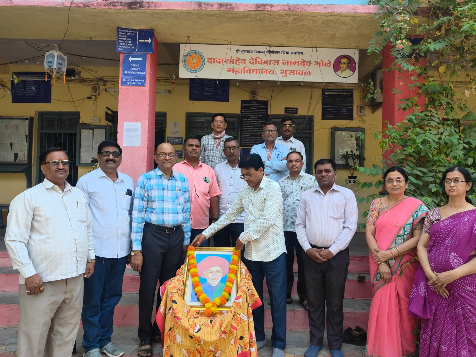 भोळे महाविद्यालयात महात्मा फुले जयंती साजरी