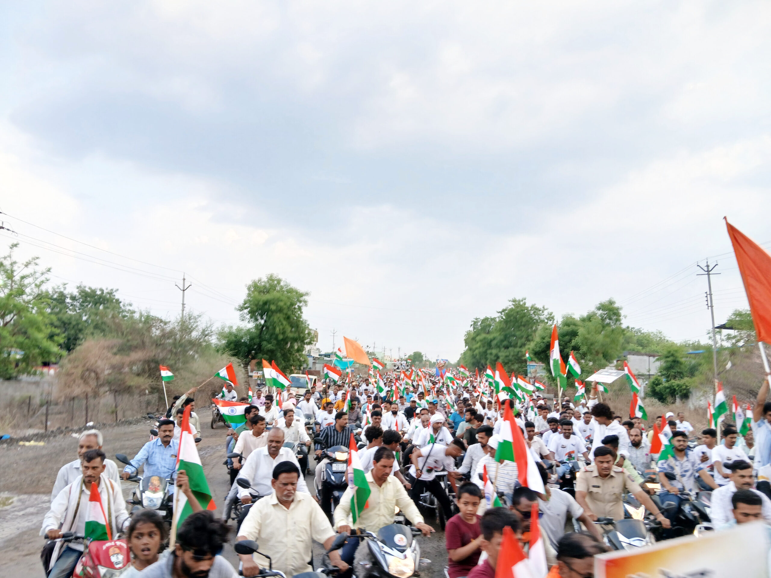 जामनेर रोडपासून गांधी पुतळ्यापर्यंत तिरंगा रॅलीने शहरात देशभक्तीची लहर