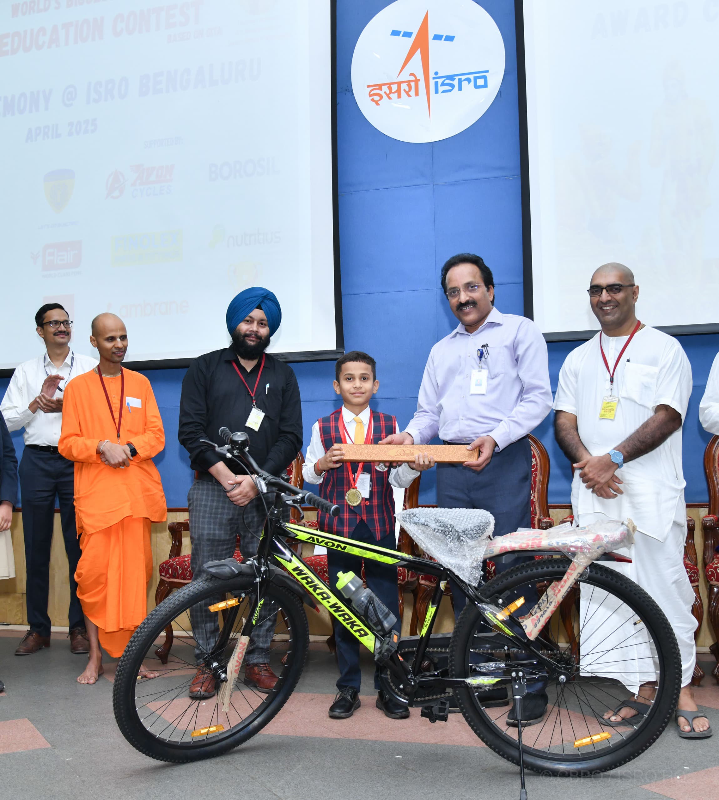 विश्र्व प्रसिद्ध मूल्यांकन शिक्षण स्पर्धेत कृष्णा तुषार चौधरी यांचे यश व सत्कार