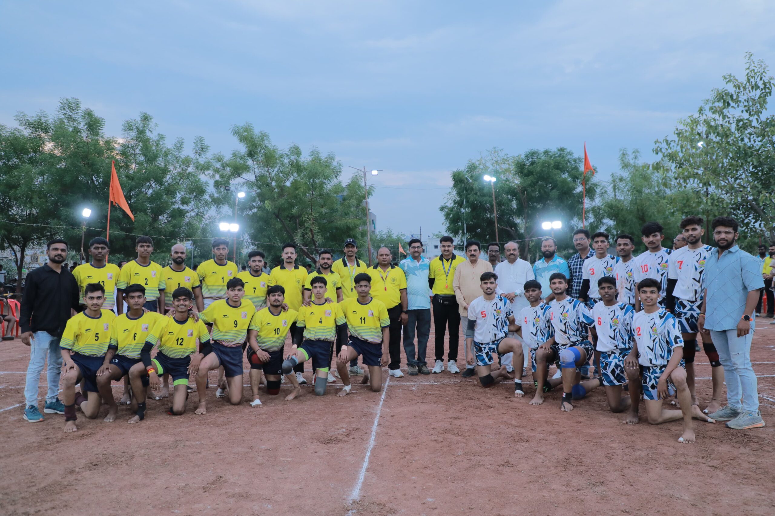 जय मातृभूमी क्रीडा मंडळाच्या 34 व्या वर्धापन दिनानिमित्त 70 किलो वजनी गट कबड्डी स्पर्धेचे थाटात उद्घाटन