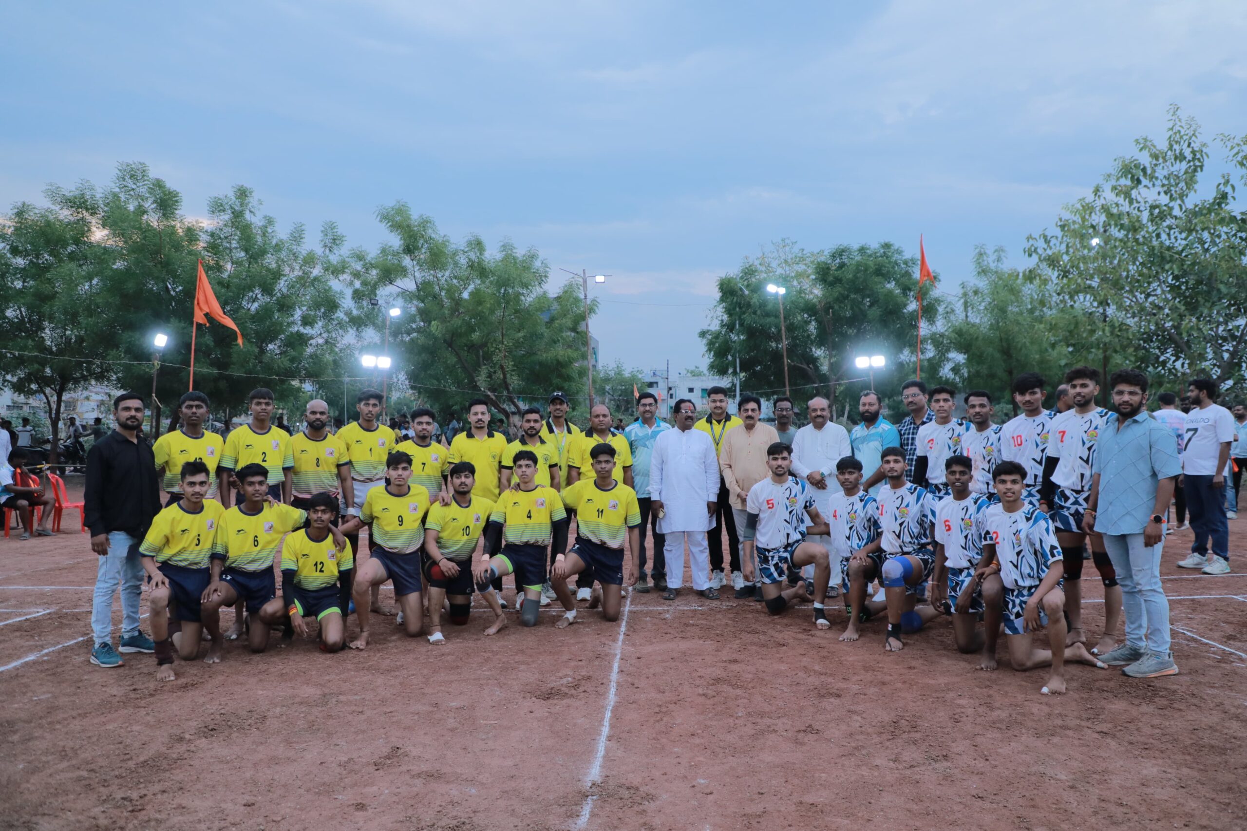 जय मातृभूमी क्रीडा मंडळाच्या 34 व्या वर्धापन दिनानिमित्त 70 किलो वजनी गट कबड्डी स्पर्धेचे थाटात उद्घाटन