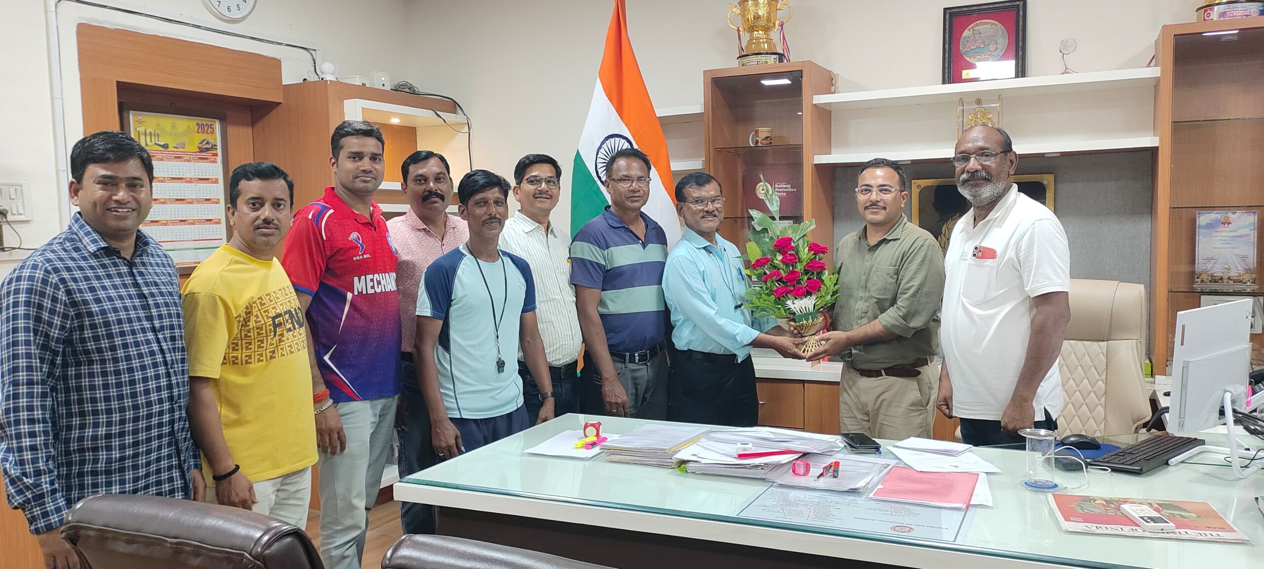 भुसावळ रेल्वे विभाग सुरक्षा आयुक्त व नवनियुक्त क्रीडा अधिकारी श्री. चित्रेश जोशी सर यांची भुसावळ तालुका अॅथलेटिक्स असोसिएशन ने घेतली सदिच्छा भेट