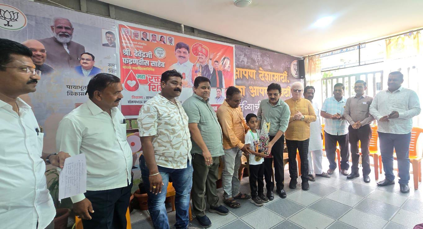 आंतरराष्ट्रीय स्केटिंग स्पर्धेत तीर्थराज पाटीलचे शानदार यश-वस्त्रोद्योग मंत्री संजय सावकारे यांच्याकडून तीर्थराजचा सत्कार