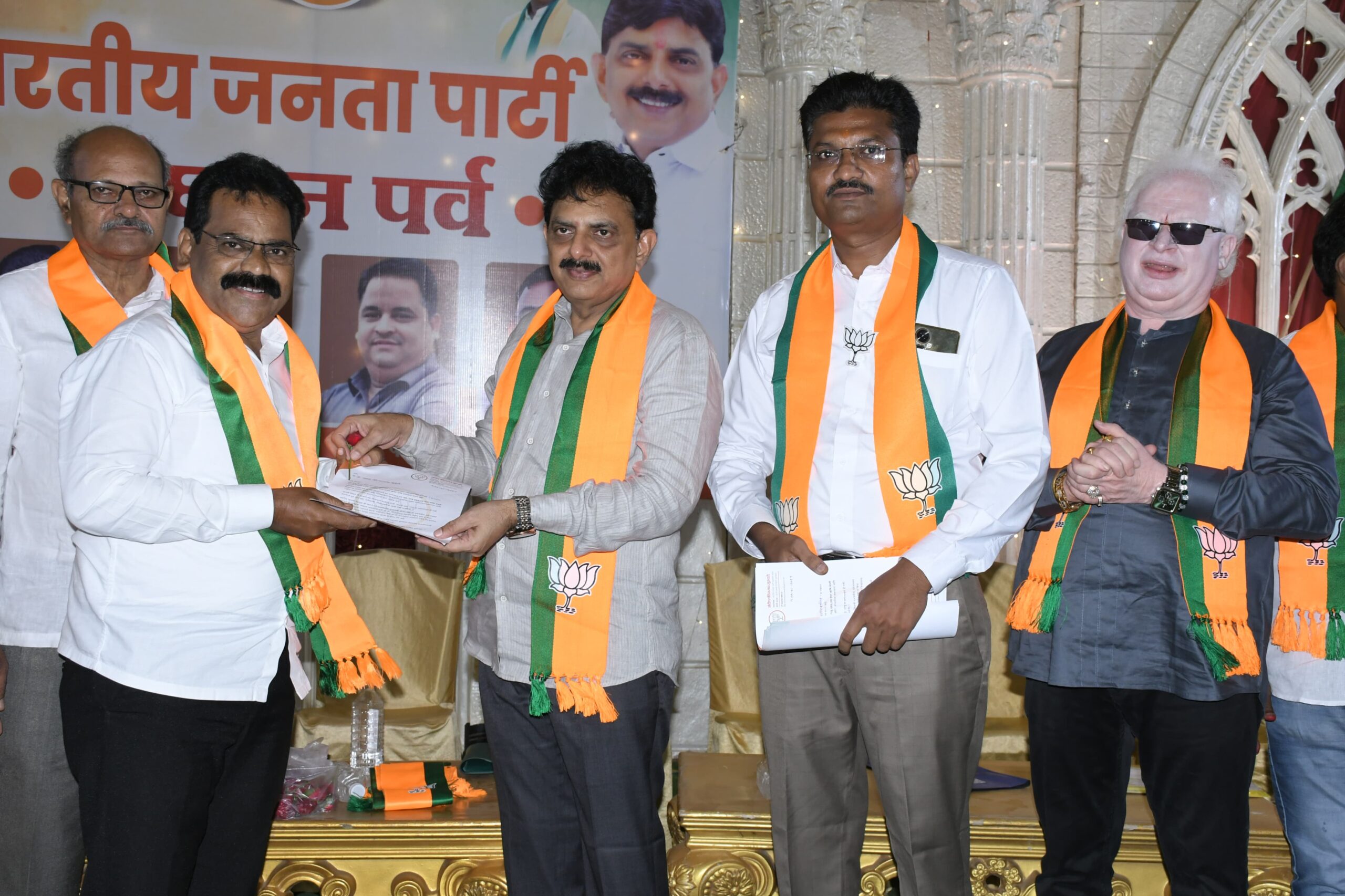 भुसावळ भाजपाची शहर कार्यकारणी जाहीर : नव्या चेहऱ्यांना मिळाली संधी वस्त्रोद्योग मंत्री संजय सावकारे यांच्या हस्ते नियुक्तीपत्रांचे वितरण